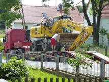 Unser Mobilbagger (Einsatzgewicht 19to.) wird durch Spedition Ölze angeliefert Unser Mobilbagger (Einsatzgewicht 19to.) wird durch Spedition Ölze angeliefert