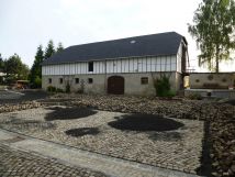 Die Pflasterarbeiten mit gebrauchten Granitkleinpflaster beginnen. Verlegt wird das Pflaster in ein Splitt-Brechsand-Gemisch. Die Pflasterarbeiten mit gebrauchten Granitkleinpflaster beginnen. Verlegt wird das Pflaster in ein Splitt-Brechsand-Gemisch.